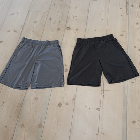 2 pairs Men's Loose-Fit Gym Shorts - Black and Gray - Picture 5 of 8